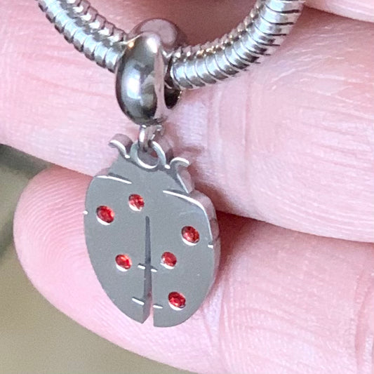 Colgante charm Mariquita